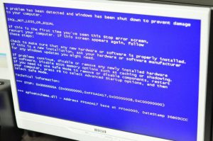 パソコンが青い画面（ブルースクリーン）になった時の原因と復旧方法