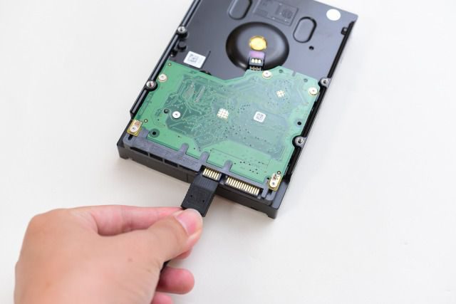 HDD・SSDをS-ATAケーブルを使ってパソコン接続する方法 | データ復旧大図鑑 – 自分で解決！ファイル復元